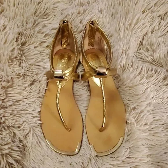 Beautiful gold Adelina sandals - Picture 1 of 7